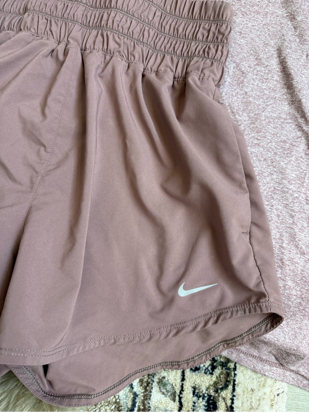 Nike Dri-FIT Women’s Set Heathered Tee Ultra High Waisted Shorts Small Medium - Picture 3 of 8